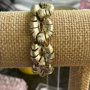 Lisner Elegant Gold tone Leaf Bracelet